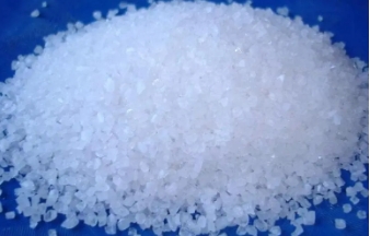 氯化鈉的多重應(yīng)用：食品、醫(yī)療和工業(yè)